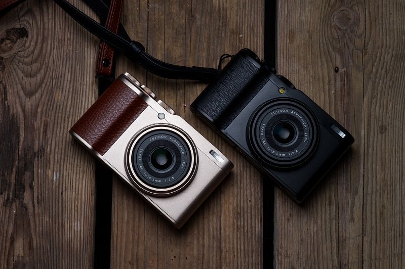 fujifilm xf10: black & gold