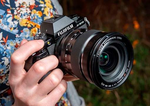 Fujifilm X-S10 + lens