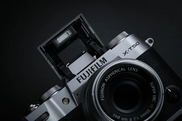 Fujifilm X-T50 flash/front
