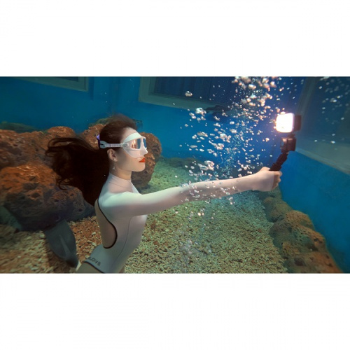 Осветитель светодиодный Godox WL8P для подводной съемки - фото4